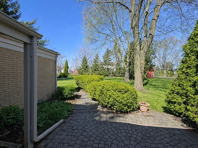 2235 Chesley Dr — Photo 26