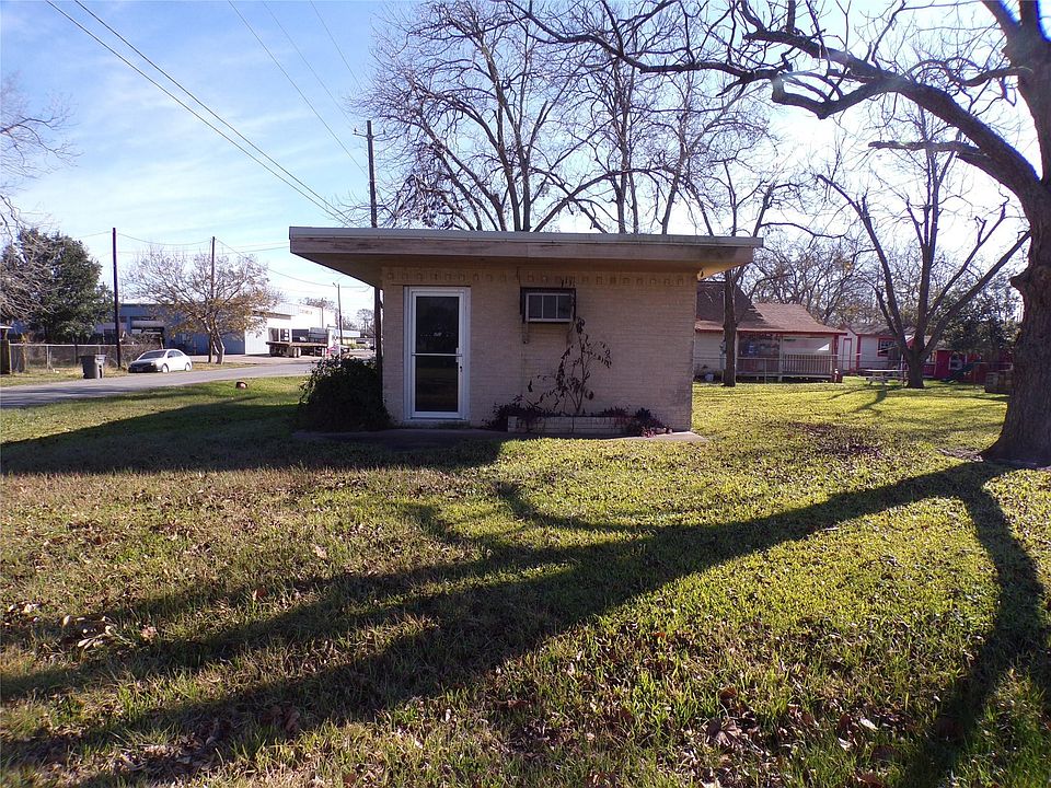 1st image of 1501 Avenue E St E