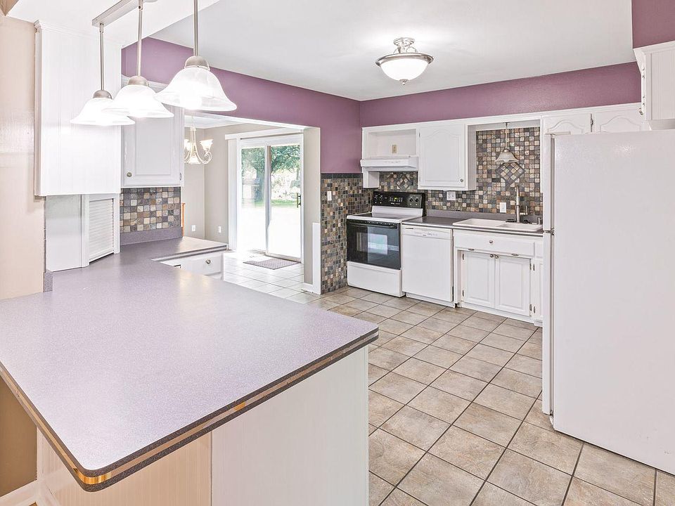 1st image of 8019 Amber Dr