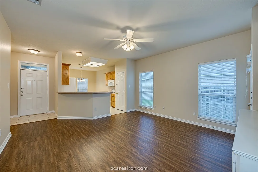 3 bed, 2.0 bath, 1308 sqft, $1,600 — Photo 4