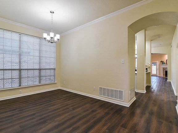 5th image of 2699 Cove Dr