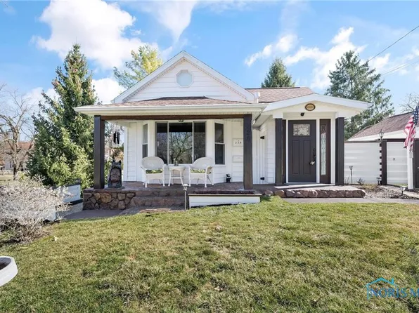 228 Mulberry St, Perrysburg, OH 43551