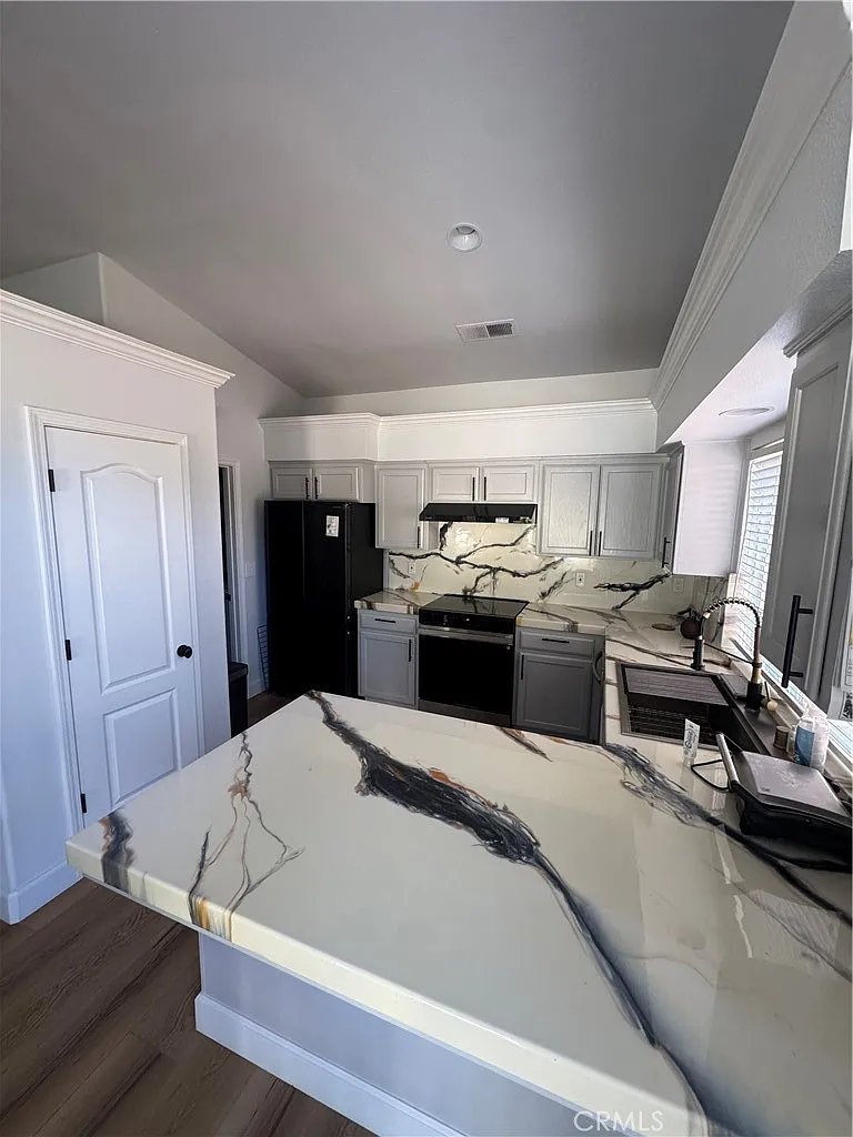 3 bed, 1596 sqft, $3,450 — Photo 3