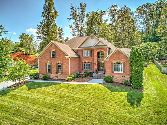 2nd image of 709 Fox Dale Ln