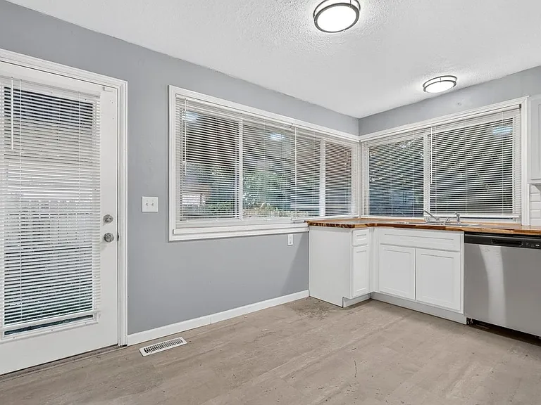 3444 Woodpath Dr — Photo 8