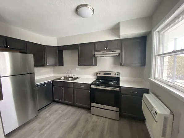 917 4th St #19, Charleston, IL 61920