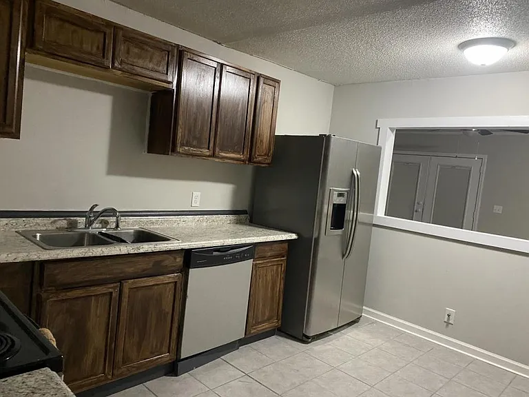 618 Robinson Dr — Photo 10