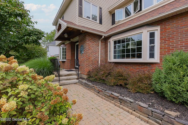 4th image of 1052 Cornelius Avenue