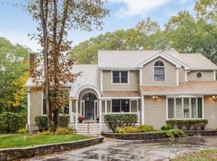 9 Hunts Pond Ln, Abington, MA 02351