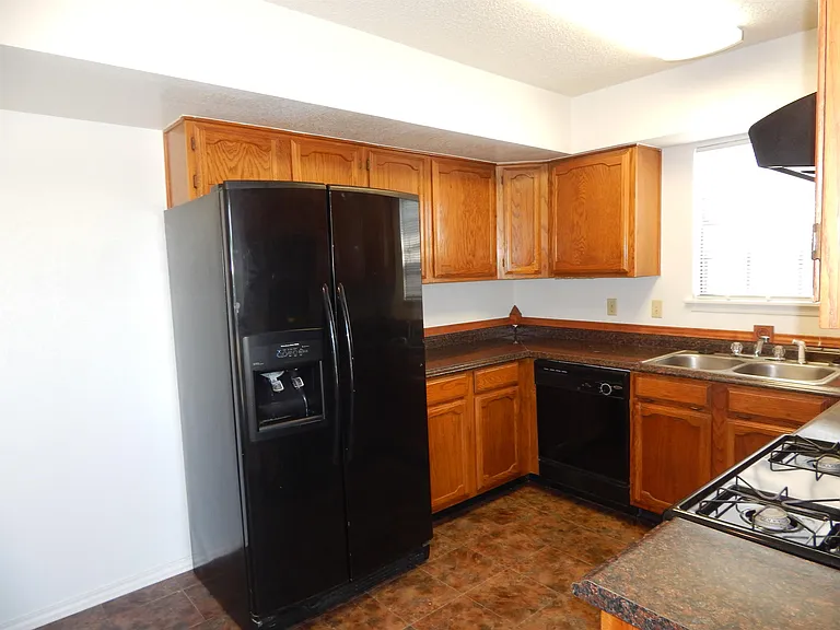 1613 Bobby Lee Killeen TX 76549 

Kitchen 9 X 8.25