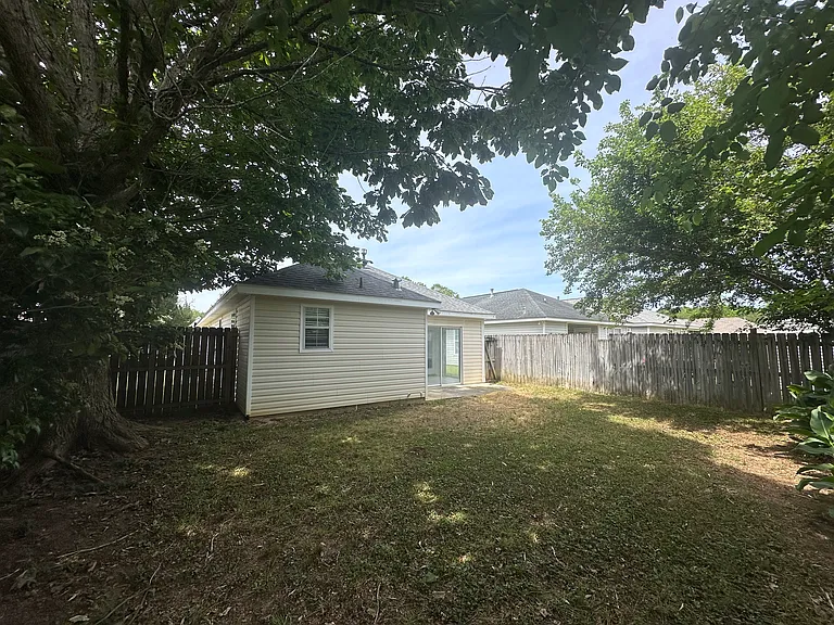 405 Belle Chase Ct S — Photo 4