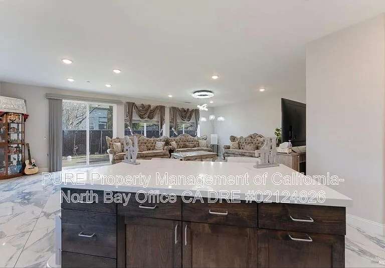 1407 Brothers Ln — Photo 9