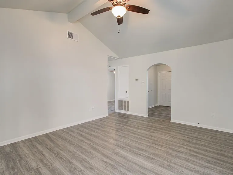 15611 La Casa Ln — Photo 9