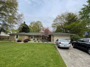 1807 E Crystal Creek Dr, Terre Haute, IN 47802