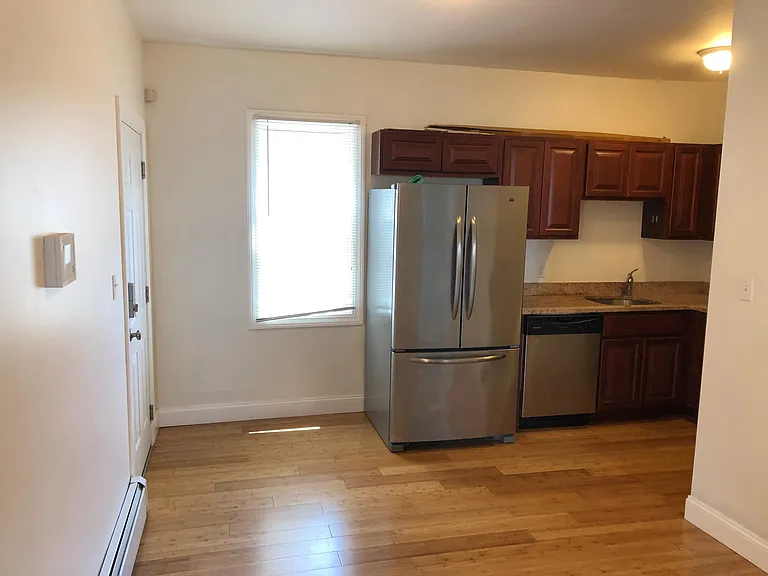 328 Williams St #1R — Photo 8