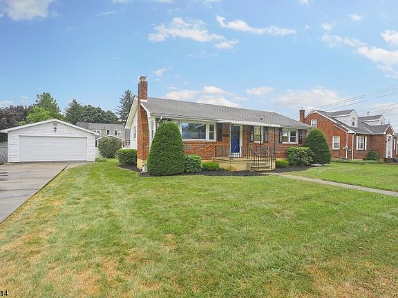 2nd image of 608 Grace Ave