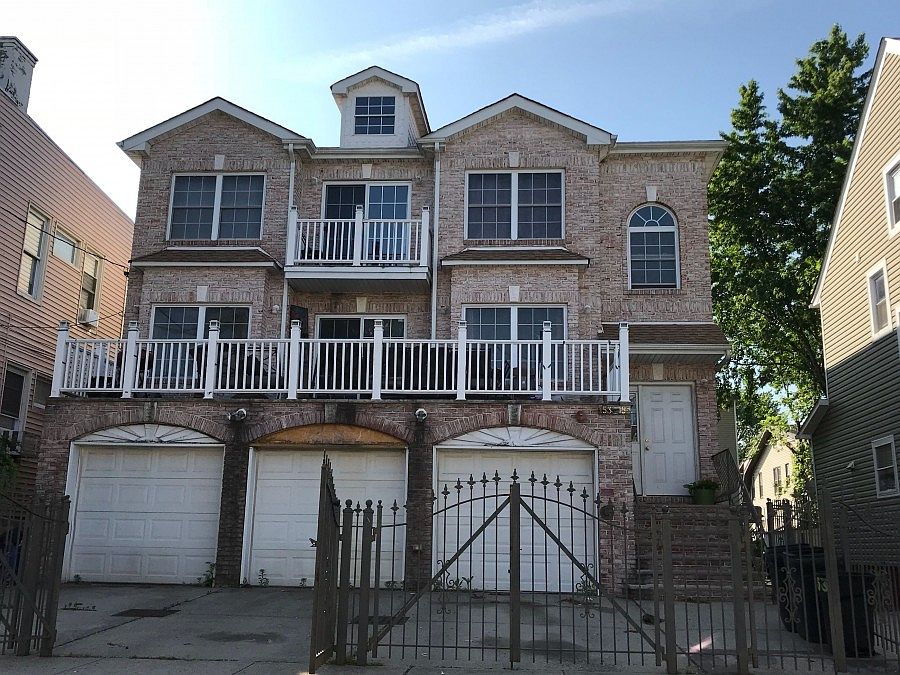 1st image of 153 Leslie St