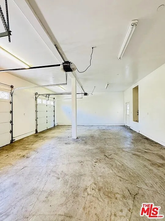 3 bed, 5.0 bath, 3700 sqft, $6,500 — Photo 3