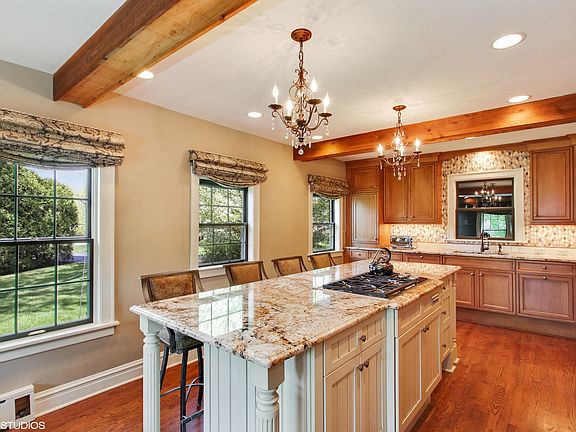 4th image of 461 Orchard Ln