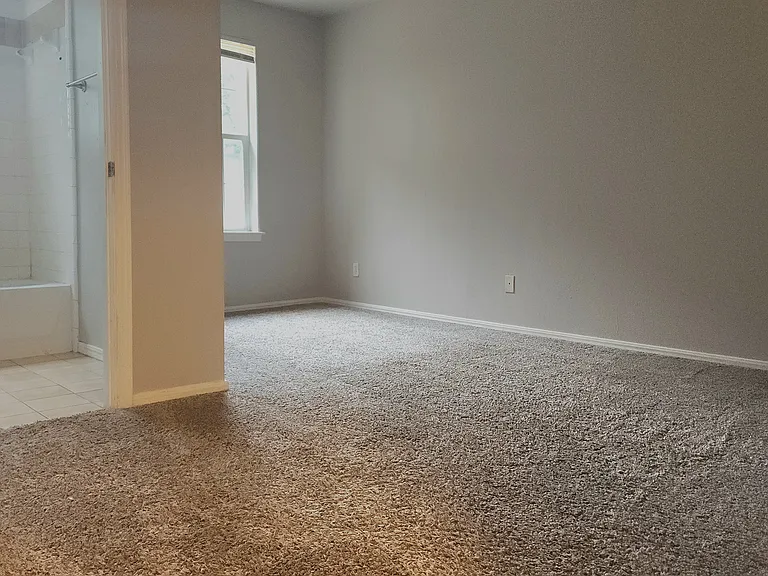 5929 S Regina Ave — Photo 2
