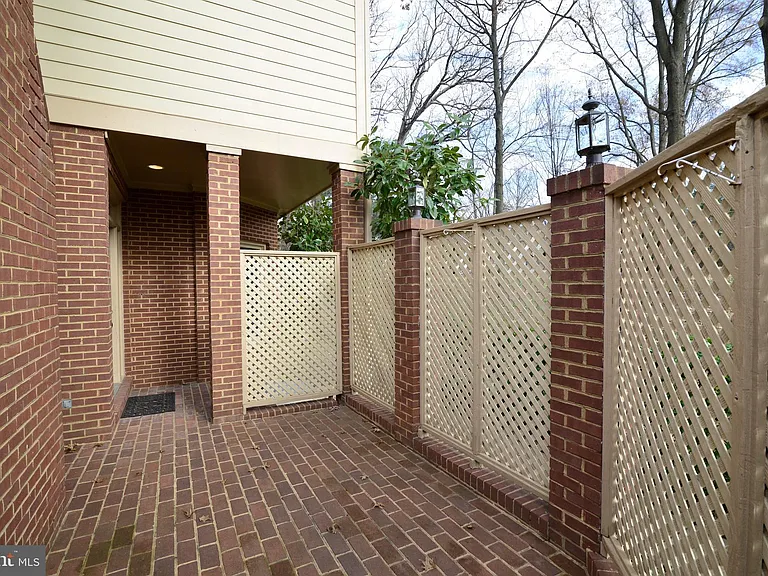 10200 Aspen Willow Dr — Photo 22