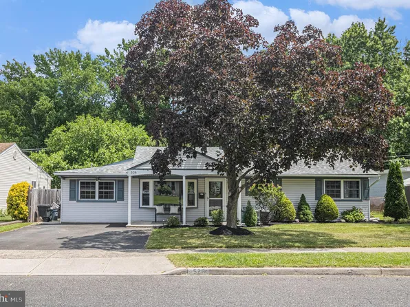 526 Parkway Dr, Fairless Hills, PA 19030