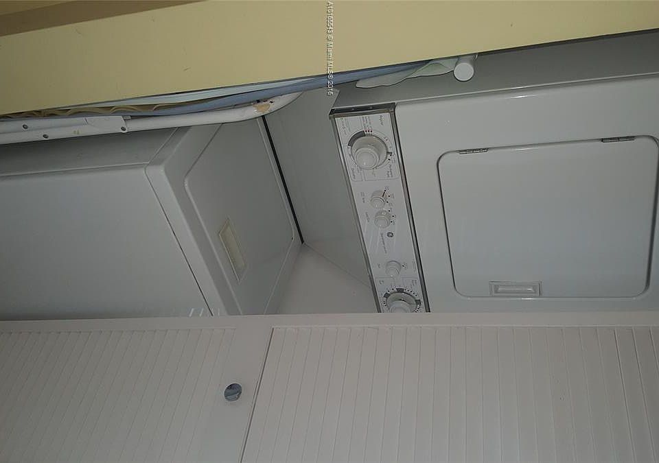 2nd image of 401 NE 1st Ct APT 8