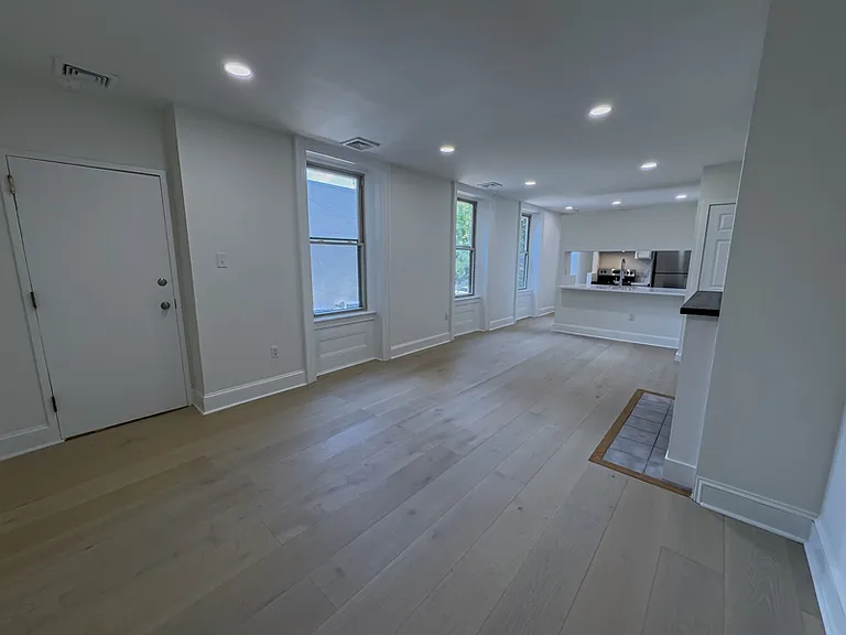 1703 Green St #5 — Photo 6