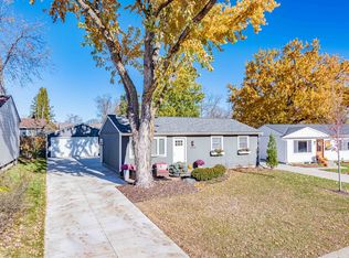 112514 Washington Ln, Chaska, MN 55318