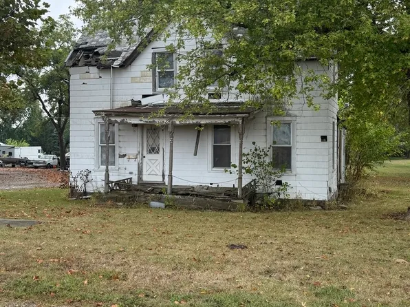 420 S Sanford St, Ivesdale, IL 61851