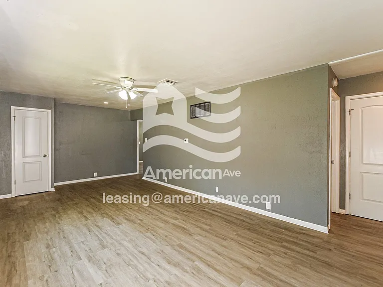 332811_001_living_room_2.jpg