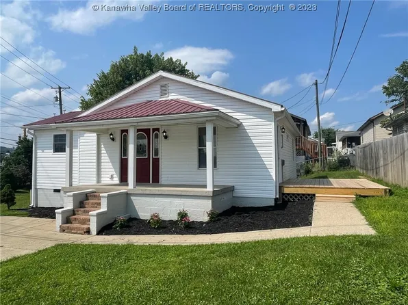 403 4th St, Nitro, WV 25143