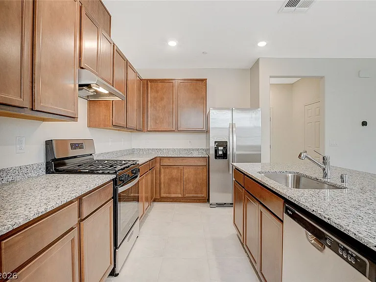 2615 Esposende St — Photo 19