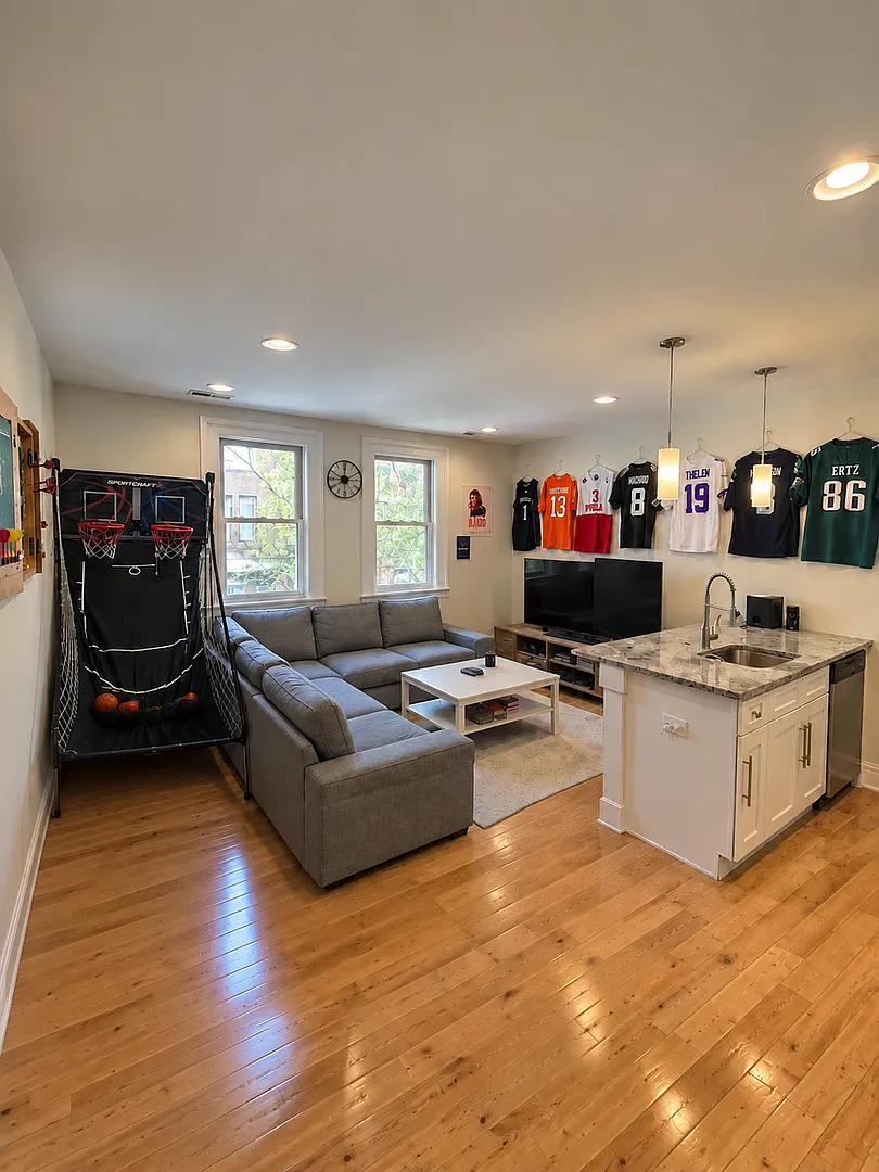 2020 Locust Street — Photo 2