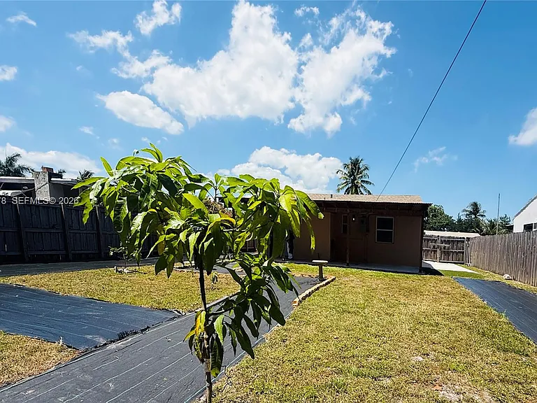 2318 Dewey St — Photo 27