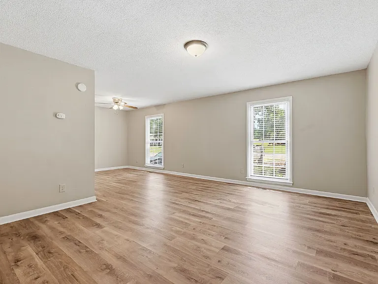 1902 Paisley Ave — Photo 7