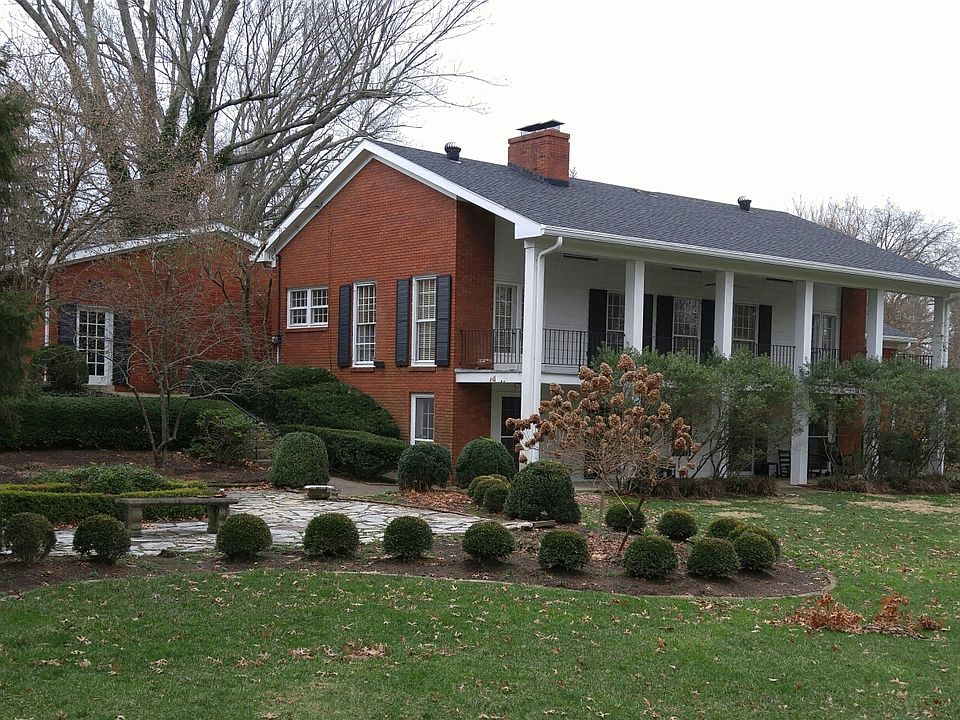 1st image of 220 Fairway Dr