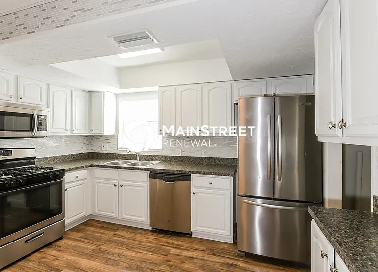 1833 Shore Acres Blvd NE — Photo 3