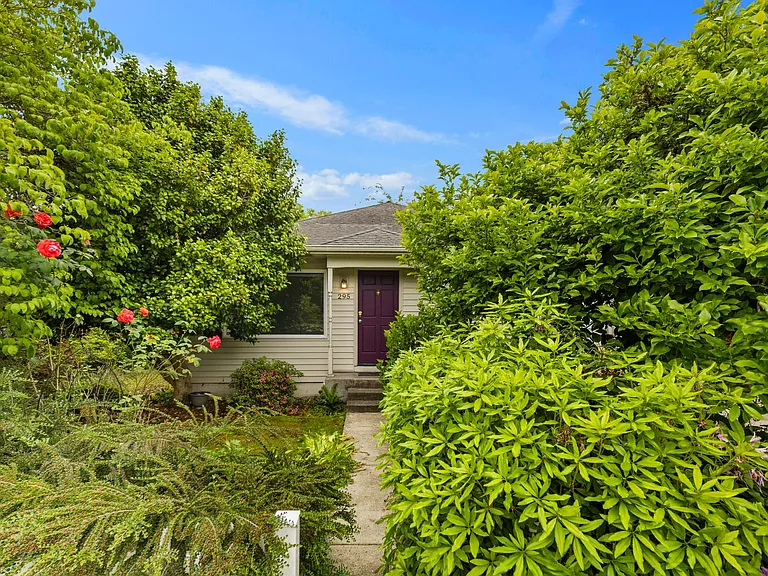 295 NE Alder St — Photo 3