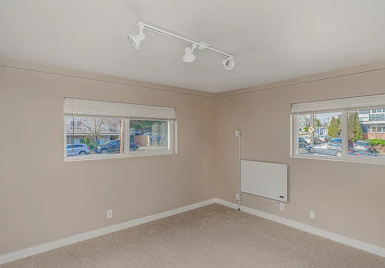 1732 Dexter Ave N — Photo 8