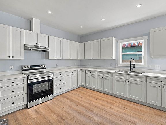 3rd image of 2918 Wolfe St