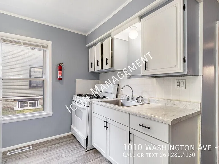 1010 Washington Ave #1 — Photo 6