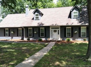1906 NE Oakridge Dr, Claremore, OK 74017