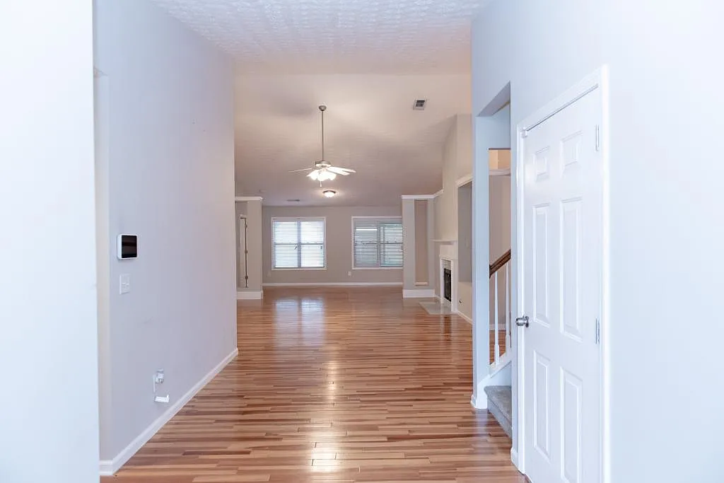 1159 Simonton Glen Way SE — Photo 4