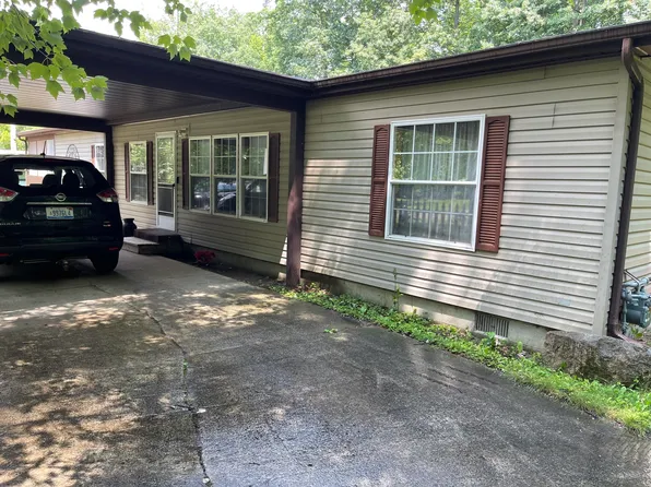 213 Barcome Ave, Houghton Lake, MI 48629