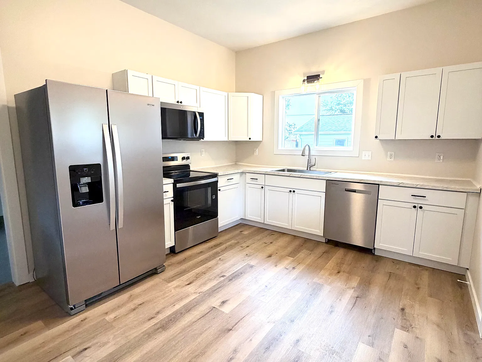 2 bed, 1327 sqft, $1,350 — Photo 2