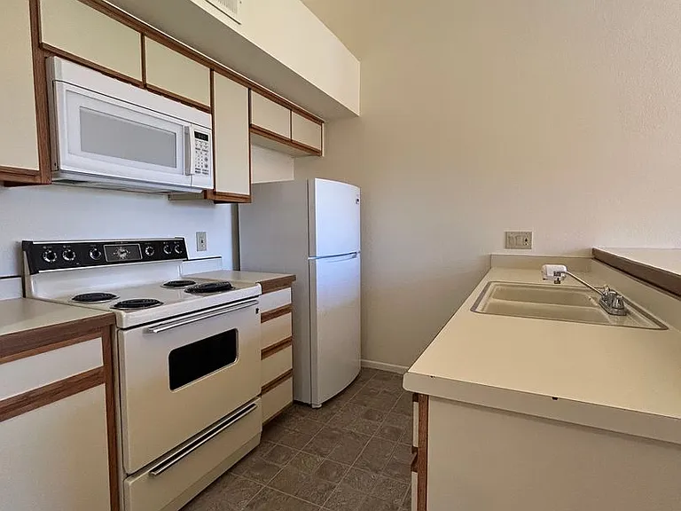 1698 W Wood Bridge Ct — Photo 12