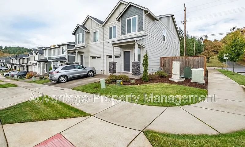 3 bed, 2.5 bath, 1736 sqft, $2,700 — Photo 3