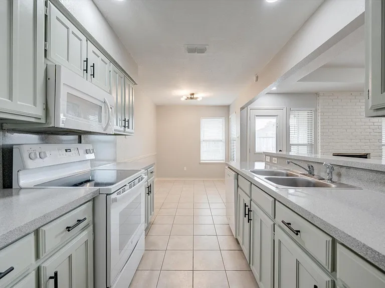 2319 Indigo Ln — Photo 13