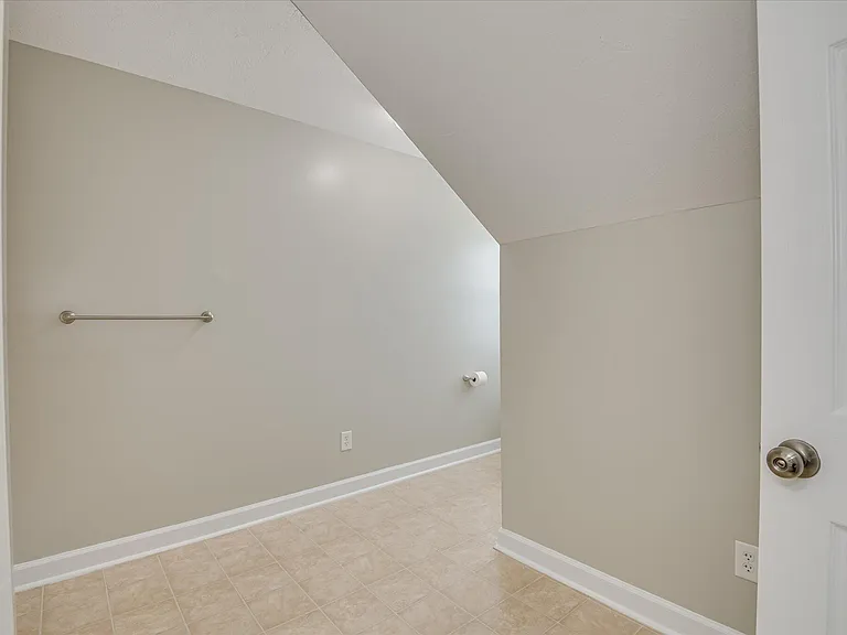 158 Kenilworth Dr — Photo 44